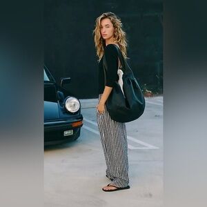 🆕 Free People Slouchy Carryall bag in black only
